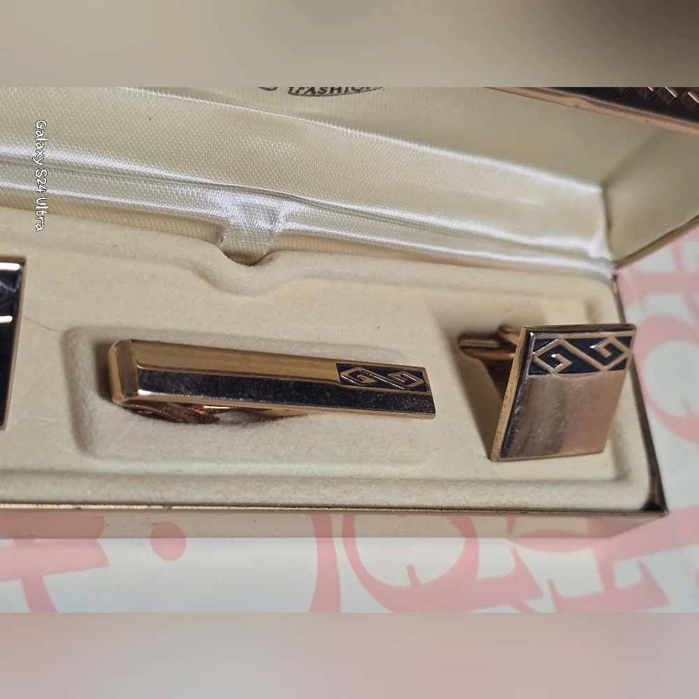 Vintage SWANK Gold Plated Men's Cufflinks Original Box GUC